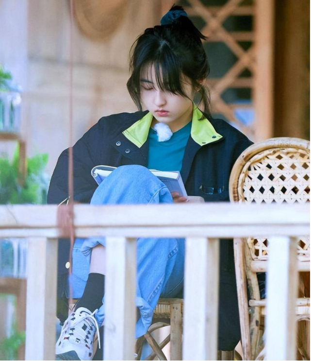 张子枫|张子枫“妹妹字体”走红,工整干净不输赵今麦字体,深得老师喜爱