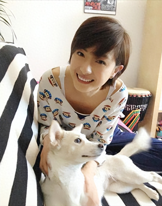 万茜：自曝曾被“潜规则”，事业巅峰时意外生子，如今过的如何