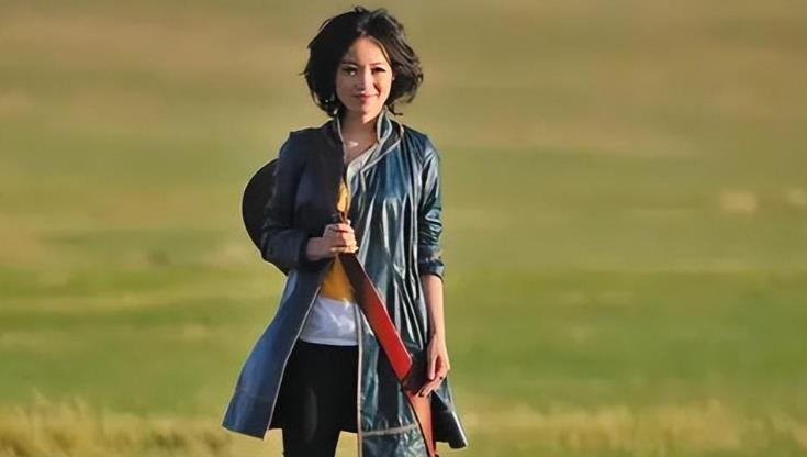 她连登5次春晚,却因为跟恩师同居怀孕,星途尽毁,55岁没人敢娶