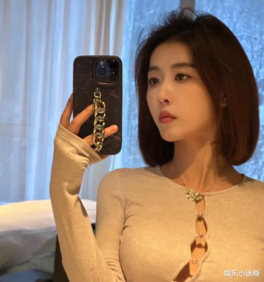 星光大道|网红聂小雨与黑人合影，揽胳膊、摸手显亲密，称被狠狠上了好几课