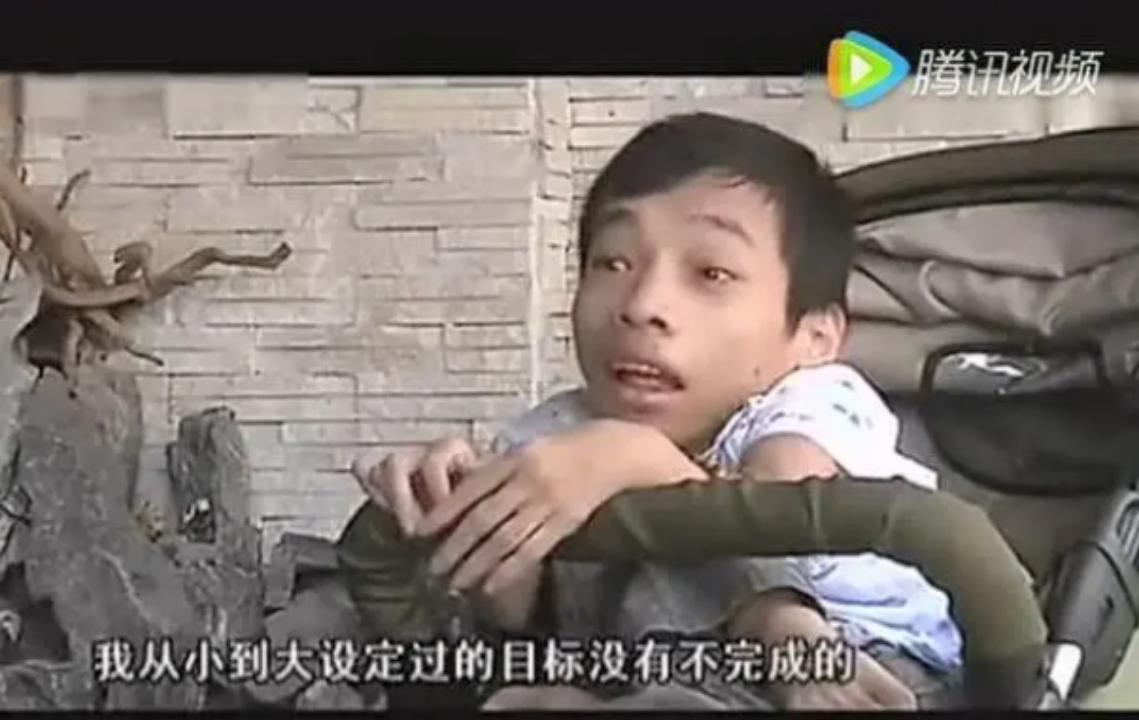 “轮椅总裁”李创利:身高不到一米娶一米七秘书,今儿子比他还高