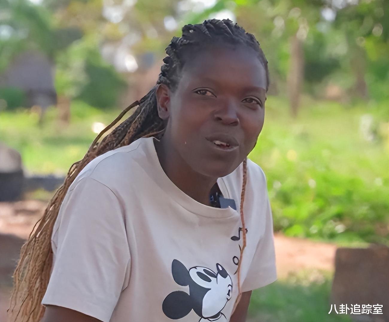 网红Rose当火炬手被拒,全程跟跑呐喊引围观,未带母归强颜欢笑