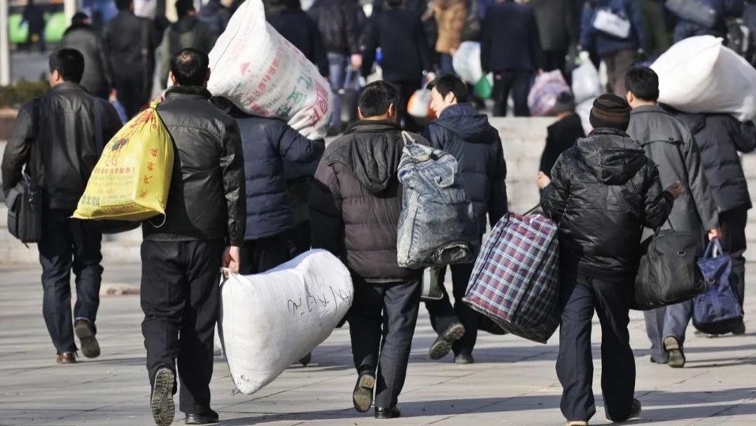 2024年，老百姓的苦日子来了，3大预兆已经出现，请做好准备