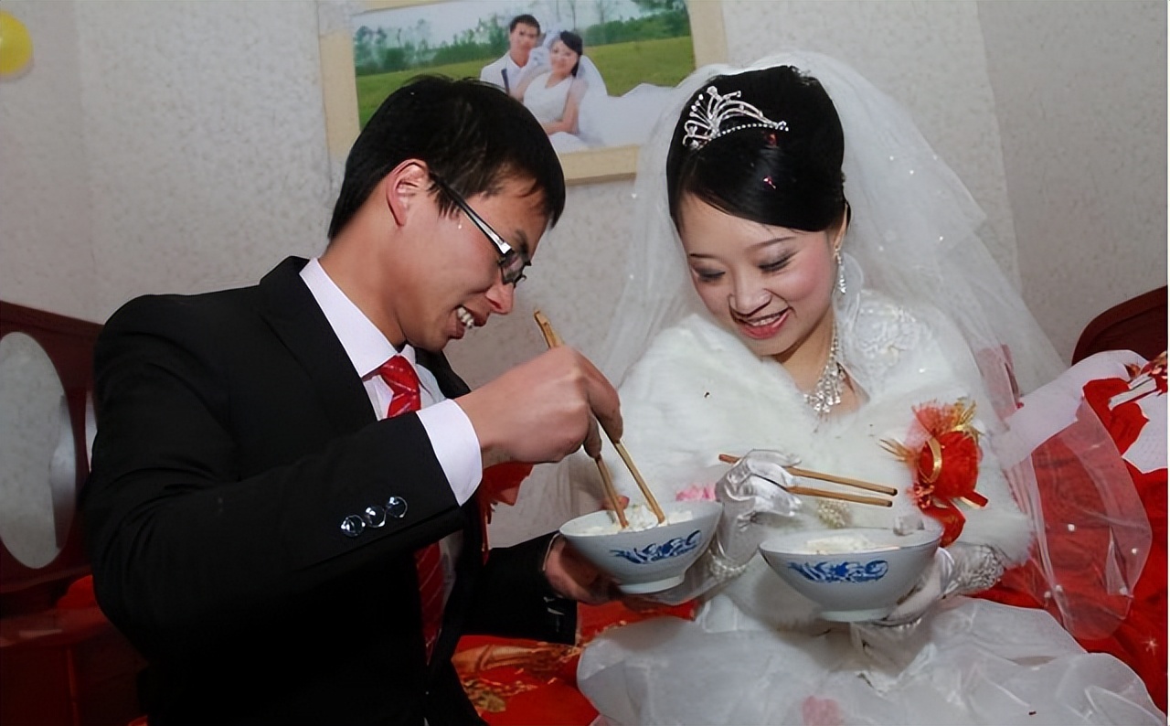 女员工入职7天给50位同事发请柬，没一人去参加，隔天她就辞职了
