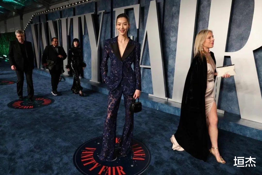 杨紫琼|杨紫琼换了裙子美十倍?刘雯也参加了庆祝派对!