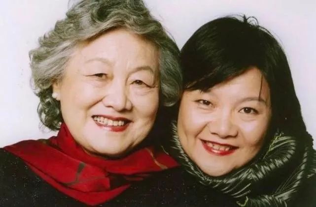 洪晃|“京圈真格格”出场撕遍内娱,关晓彤算什么啊!