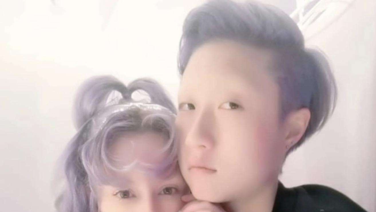 李亚鹏|吴绮莉23岁女儿近况曝光，打扮中性与妻逛超市，靠打零工赚钱养家