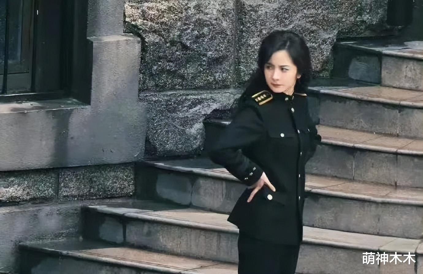 杨幂|杨幂新剧路透曝光,卷发造型撞款赵丽颖,妆造显老瘦到快脱相