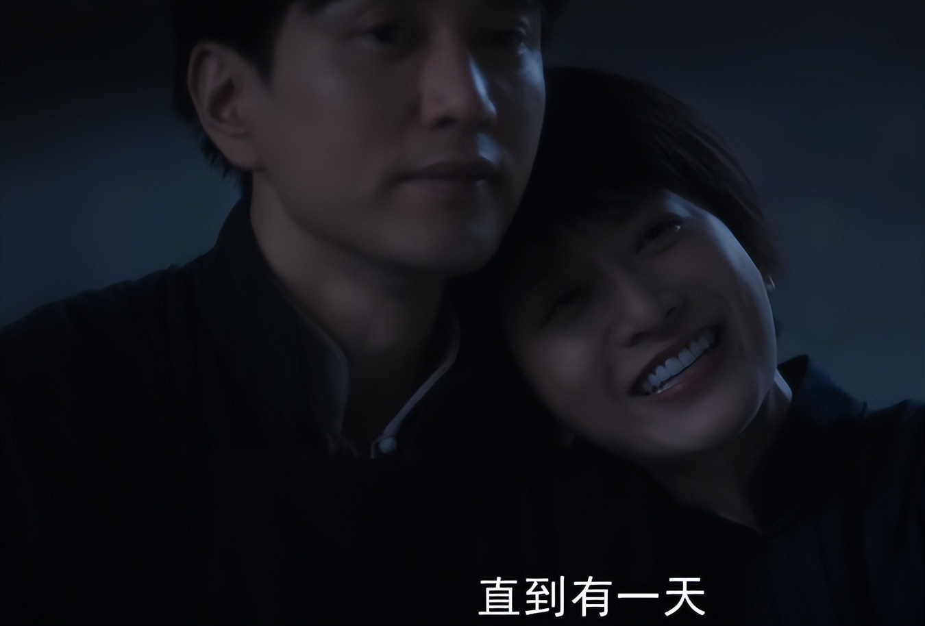 别硬演“战士”!搞怪表情、抻脖子,一排烤瓷牙,当观众瞎吗?