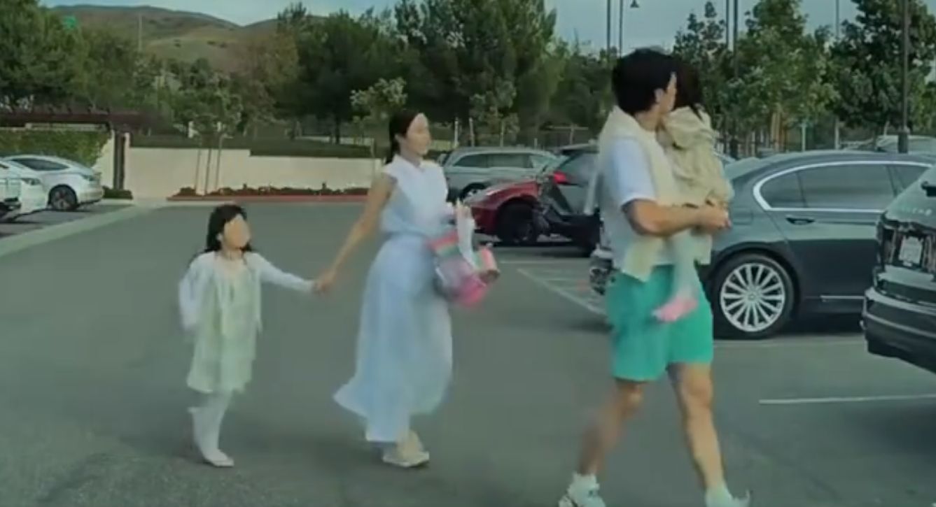 Rain和金泰熙美国接娃放学