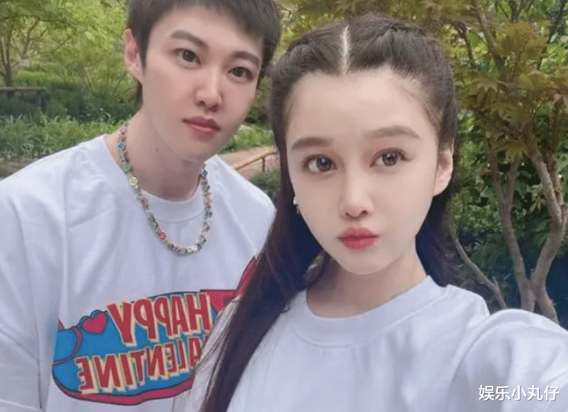 赵本山|赵本山与亲家见面,娇妻拎40w包现身,女婿姿态卑微性别再引争议