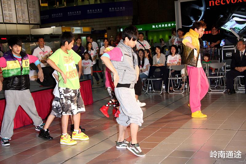 00后|我是一名00后，正在读大专，对于未来感到渺茫，发展前景怎么样？