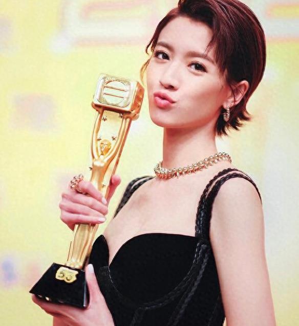 表面是影后,背地里爬床,一夜二百万,彻底撕下这位女星的遮羞布