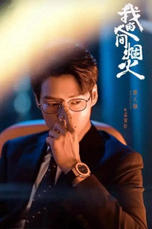 大汉奸头、五官狰狞，就别硬演“乔冠华”了，你是当观众瞎吗！