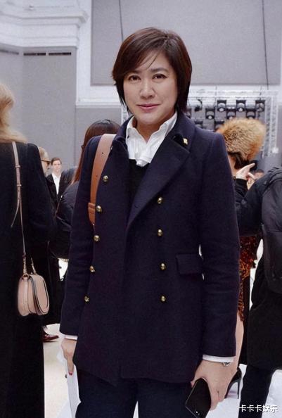 离婚刚满1年,吃完黄晓明“红利”的杨颖,又回到了她的“怪圈”