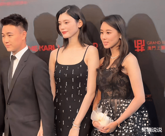 何猷君晒照为女儿庆生:与奚梦瑶抱着孩子好有爱,何超欣何猷亨一起庆贺