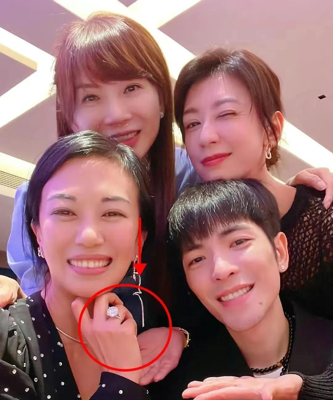 萧敬腾50岁女友不简单!曾与大佬相恋10年,两人合影动作引热议