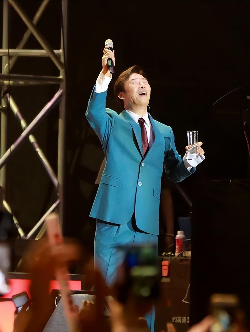 娱乐圈的10大隐形富豪,揭秘他们的惊人财富来源!你还知道谁呢