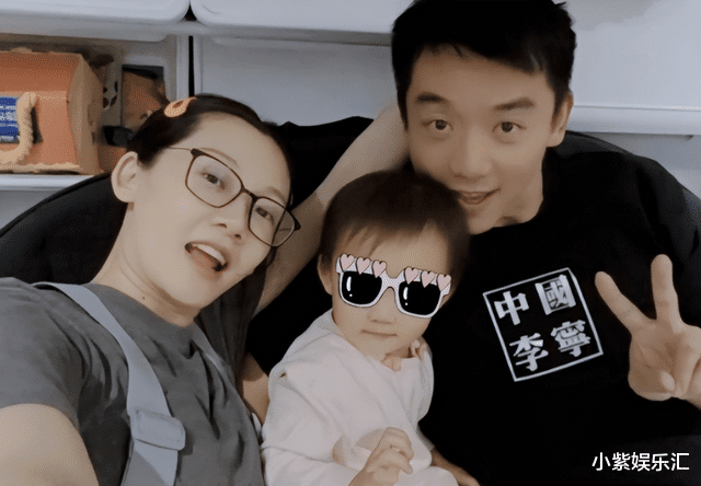 郑恺|郑恺女儿上综艺引发争议，行为或存在宣传未成年疑似违规