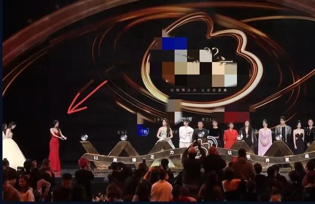 杨幂|一场颁奖盛典,6个“修罗场面”,暴露了娱乐圈的三大尴尬现状