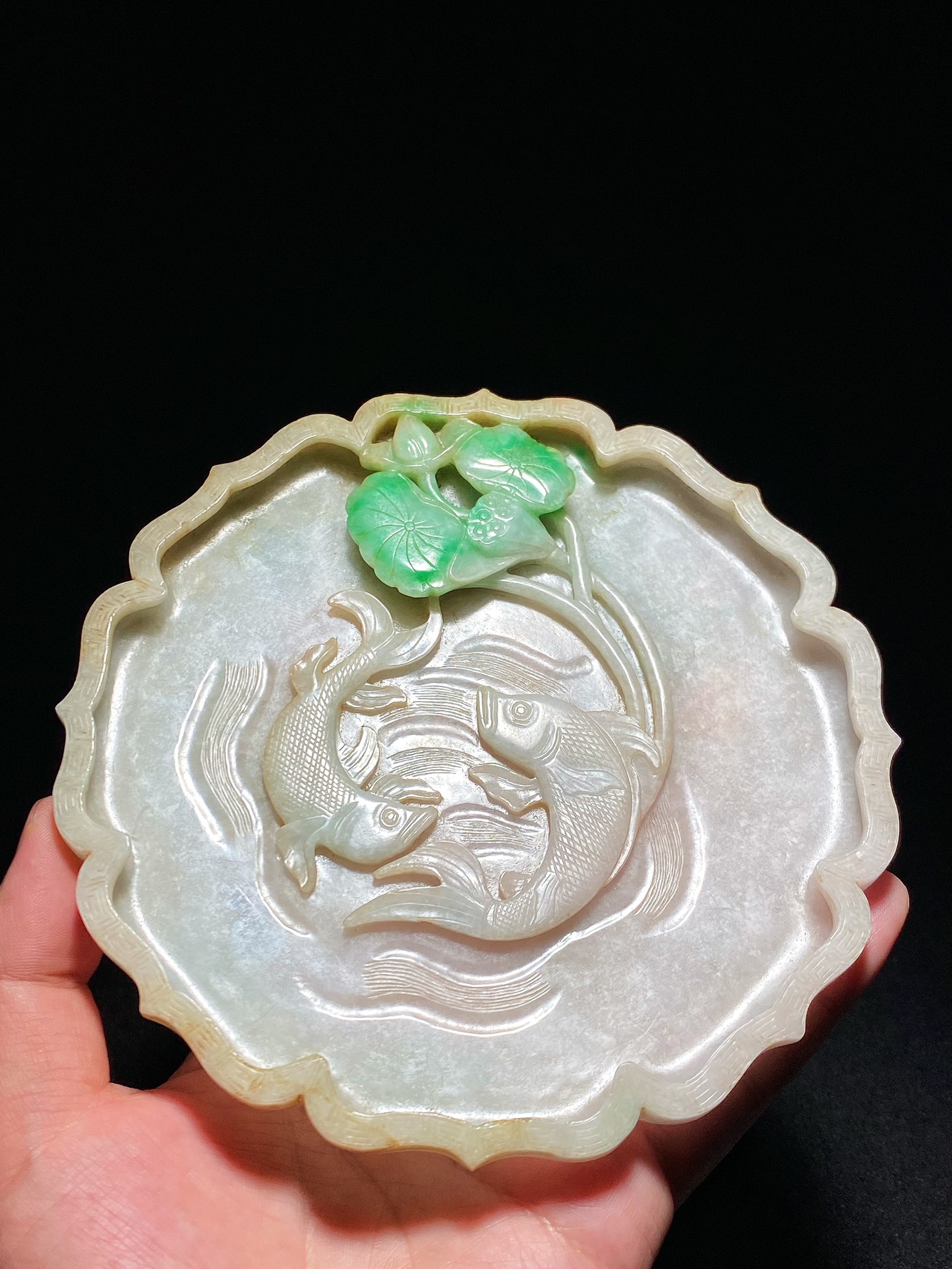 翡翠|清道光 老坑飘绿翡翠 双鱼纹 莲莲有鱼 海棠形 笔舔 水洗 摆件