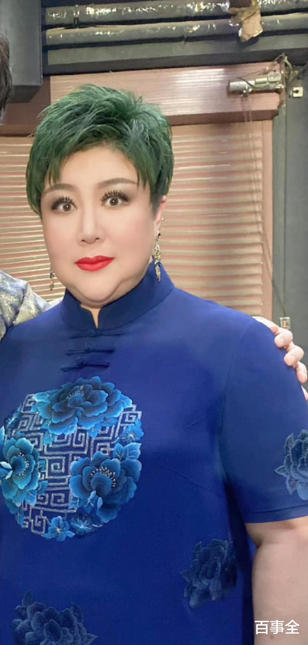 王惠|郭德纲老婆王惠大变样!染绿头发下巴奇特,网友直言像天师钟馗