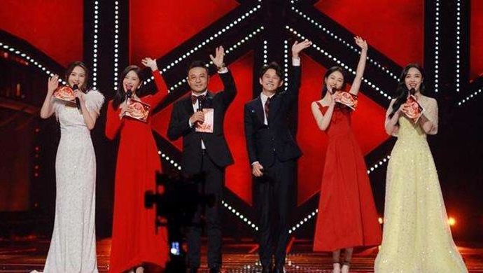 湖南卫视2024年度春晚官宣：何炅等7人坐镇，多位一线明星到场！