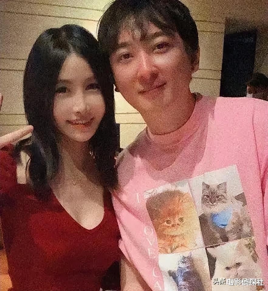 35岁王思聪当爹了？手抱小婴儿画面曝光，发文者称他是好爸爸