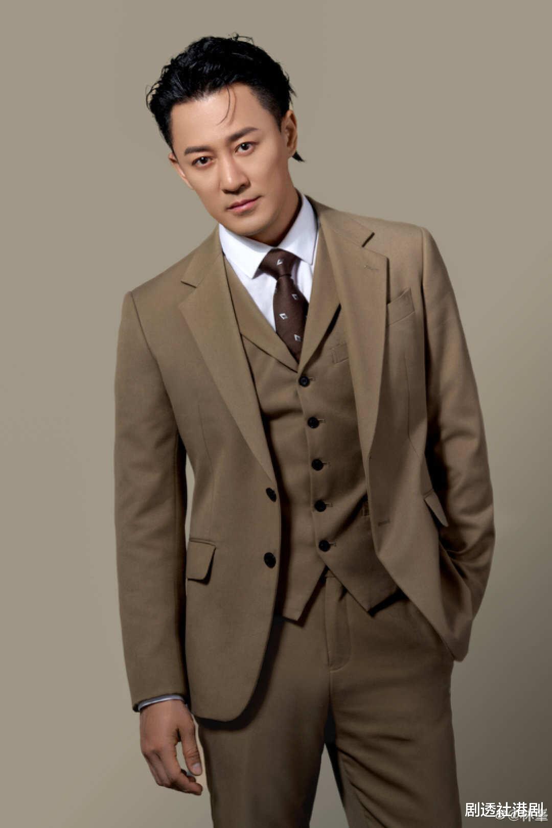 林峰|惊喜！网友自曝飞机上看《神探大战》，转头发现主演在邻座超幸福