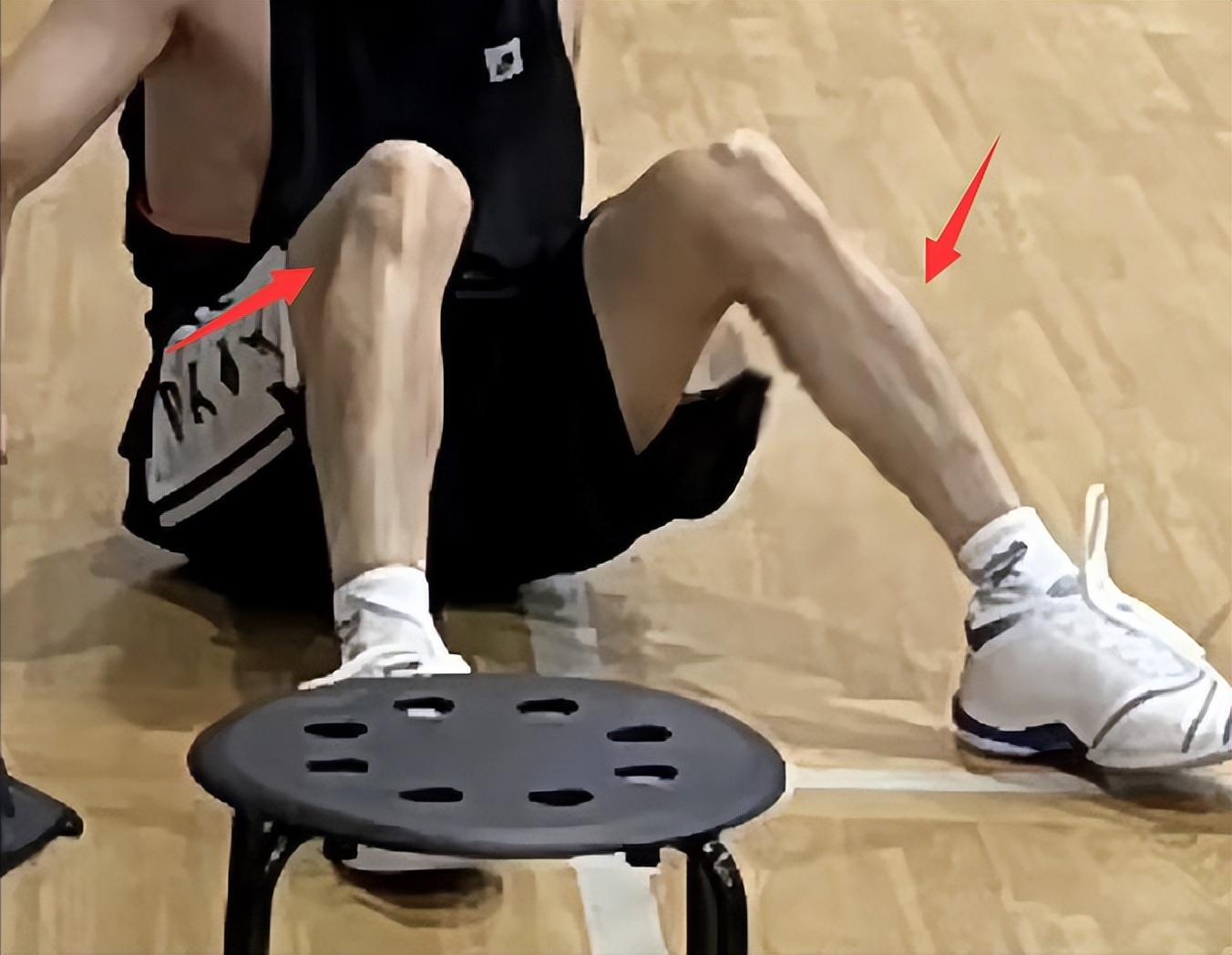 李易峰回老家约好友打球，暴瘦至100斤身体惹担忧，瘦成皮包骨