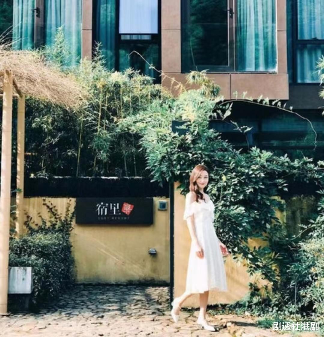 亲自当活招牌!港知名女星内地民宿生意开分店,泳池边晒长腿吸客