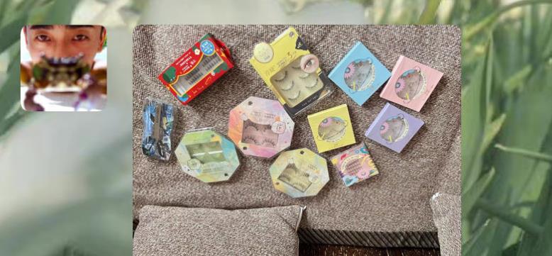 张馨予|张馨予首次粘假睫毛,何捷买下11种打包送老婆,夫妻对话超甜蜜