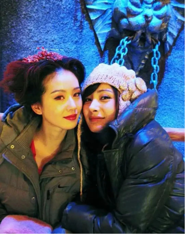 杨幂刘诗诗同框,再续友情引热议,网友:和杨颖还会做好友吗?