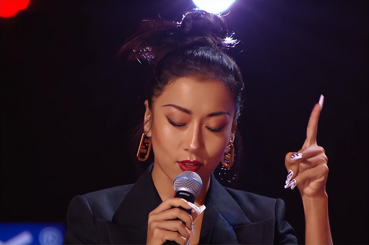 佐佐木希|吉克隽逸:卖惨炫富当小三,立了10年的“淳朴”人设,终于崩塌了