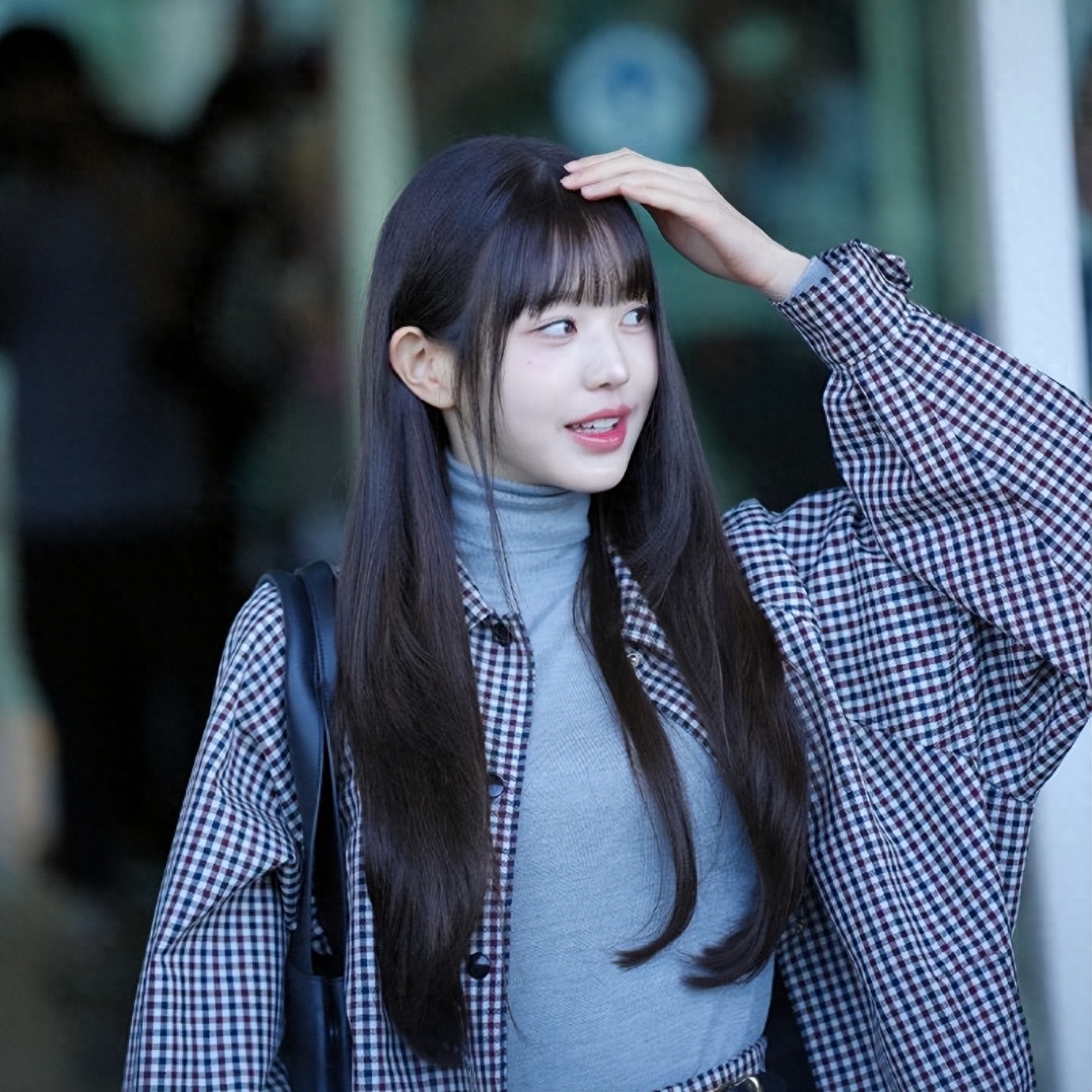 张元英参加巴黎时装周,韩网友惊叹她的美貌,“完美得不像人类”