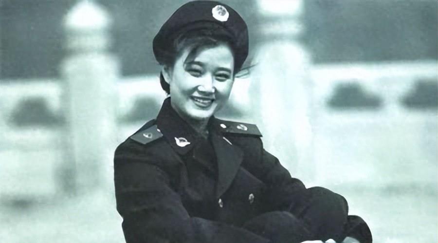 连续24年登上春晚,成龙不敢“触碰”的女人,宋祖英到底什么背景