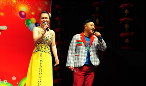 13对赵本山徒弟夫妻对比，文松老婆貌美如花，王小虎老婆撞脸周涛