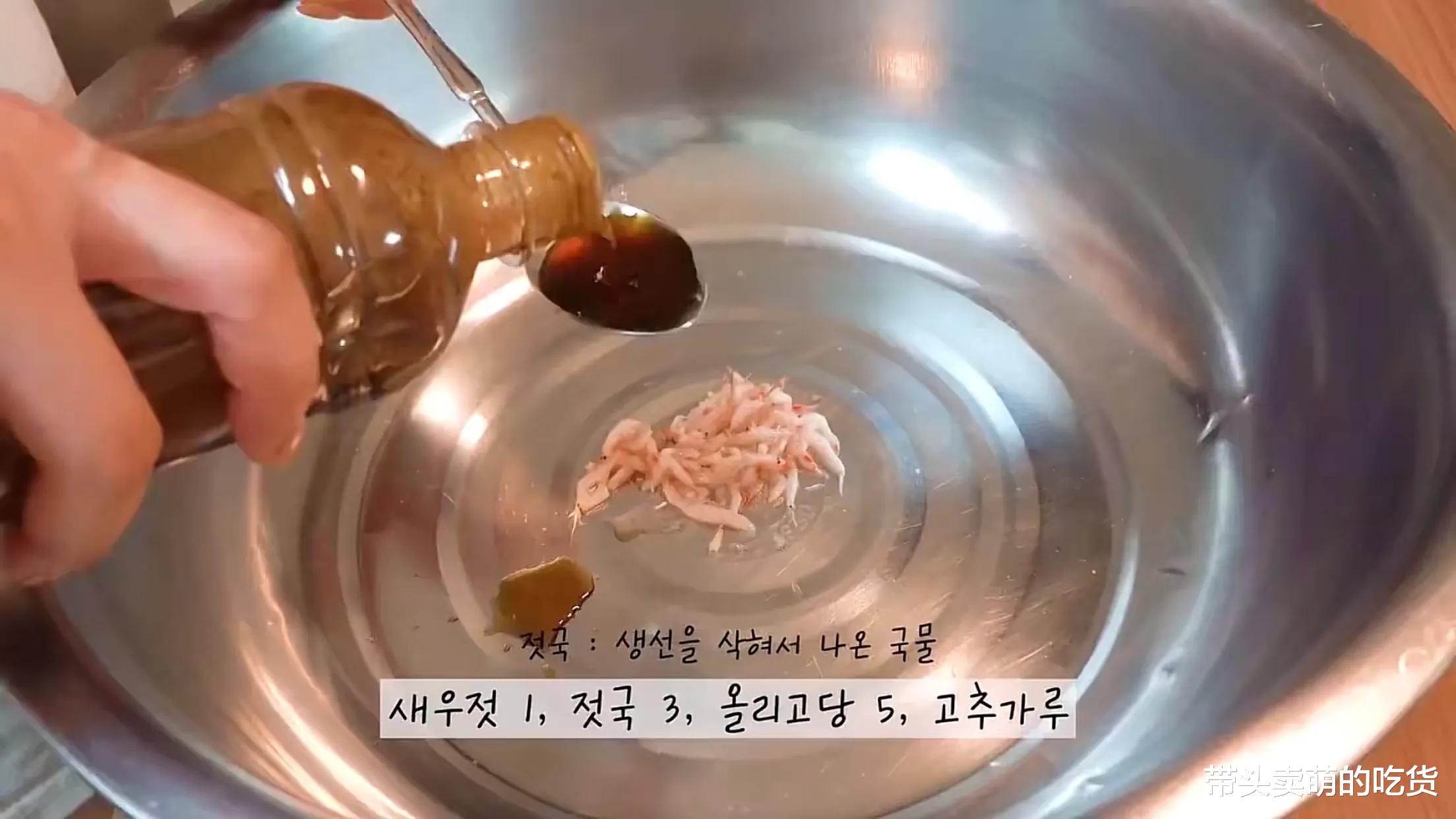 |就没见过比这更寒酸的韩国吃播,小葱拌饭是硬菜,狼吞虎咽冒青筋