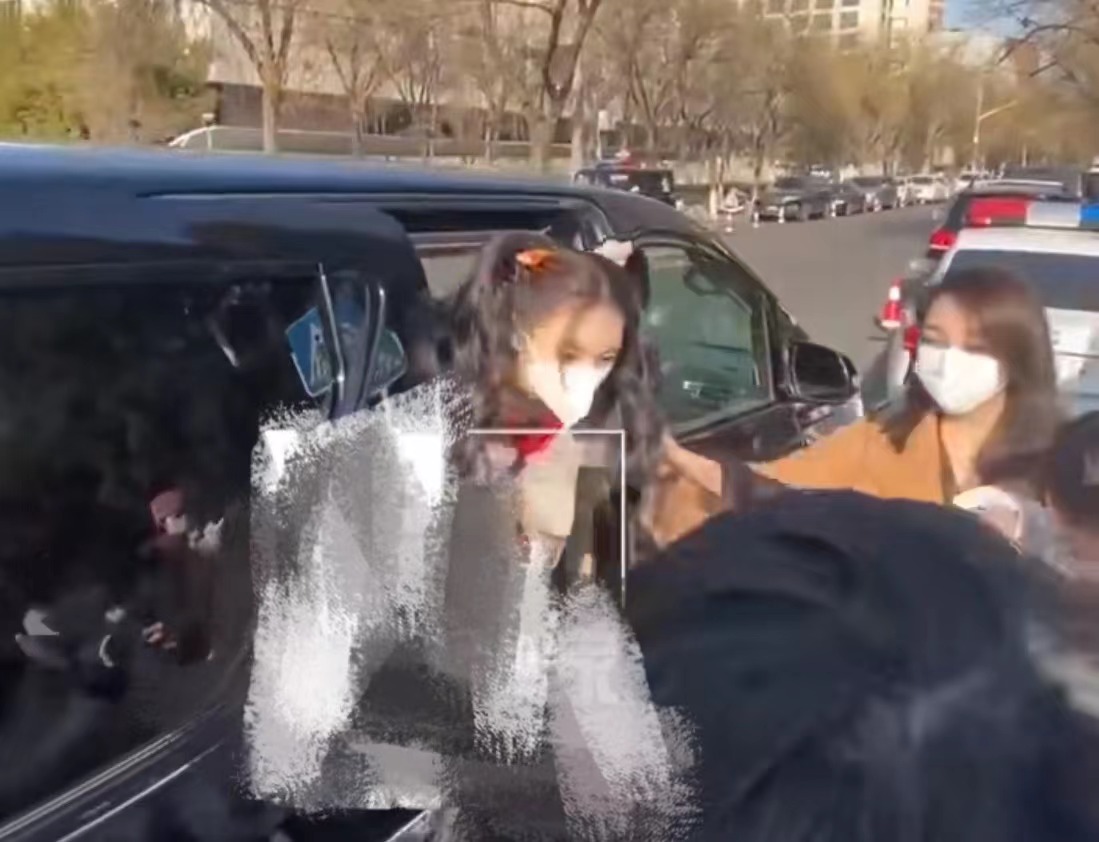 春晚 央视春晚第三次联排!张雨绮双马尾元气足,杨紫尹正包贝尔齐亮相