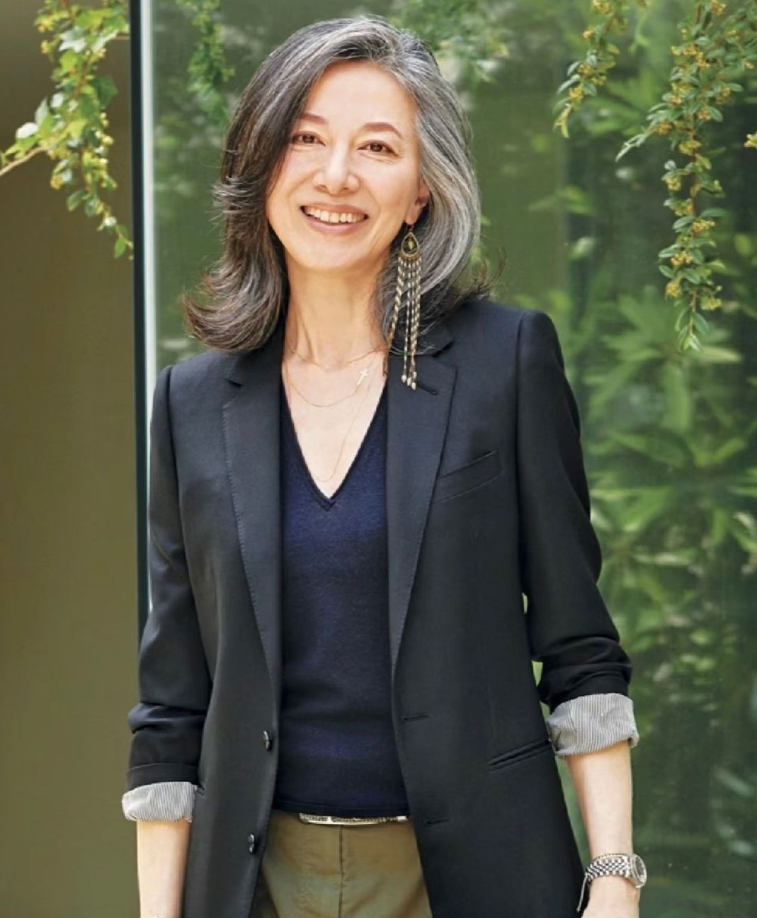 穿衣搭配 有两个变化证明女人变老了：一是头发越剪越短，二是衣服越穿越花