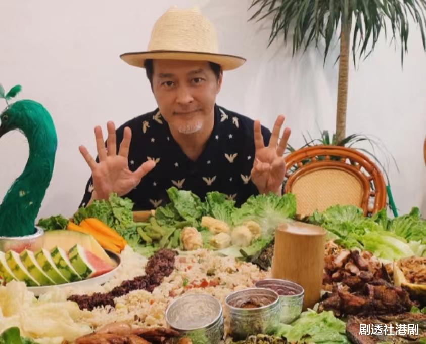 近况曝光！知名男星化身中年型佬，娶混血妻今更转行做特技化妆师