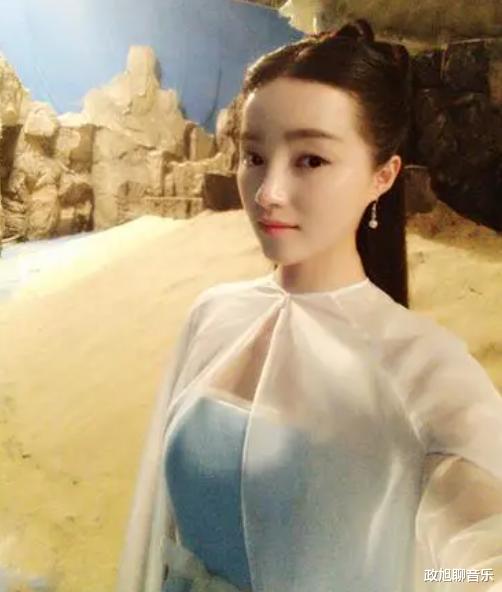 丁昱彤官宣去世!日前赴港寻管虎后住院,自曝梁静用奶奶威胁自己