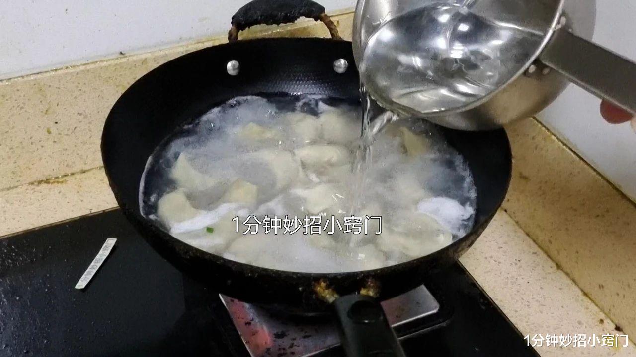 饺子|同样是煮饺子,“盖盖煮”和“不盖盖煮”区别大,学会饺子不破皮