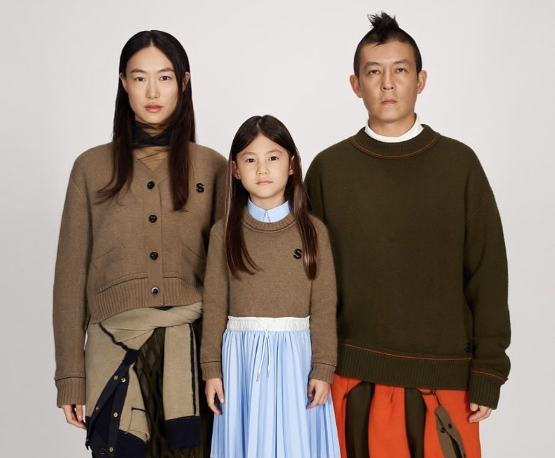 陈冠希|陈冠希妻子女儿拍杂志,秦舒培母女扎同款丸子头,长得像复制粘贴