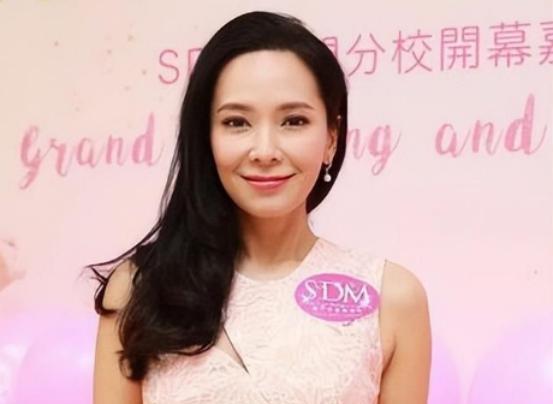 “港姐”郭羡妮,拒绝豪门下嫁河南农村后,网友:认不出来了