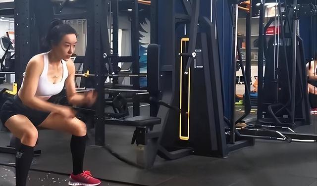 “八竿子打不着”的两人，竟然是夫妻？这4对冷门夫妻太让人意外