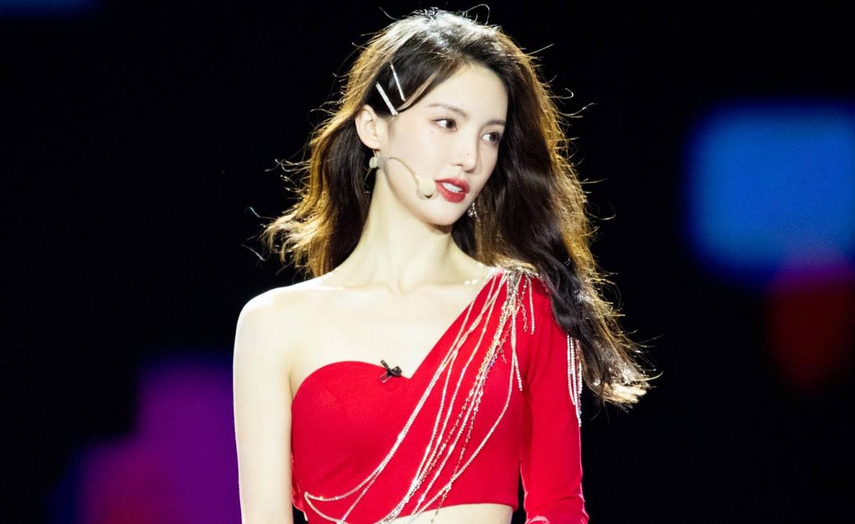 金晨加盟《庆余年2》遭疯狂吐槽抢角色,嘴歪科技脸明显,不合适