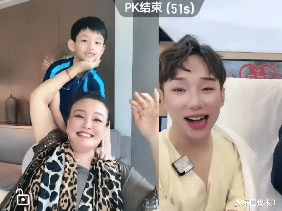 汪希霖调皮直播露正脸,眉目清秀酷似汪小菲,假期将结束满脸不悦