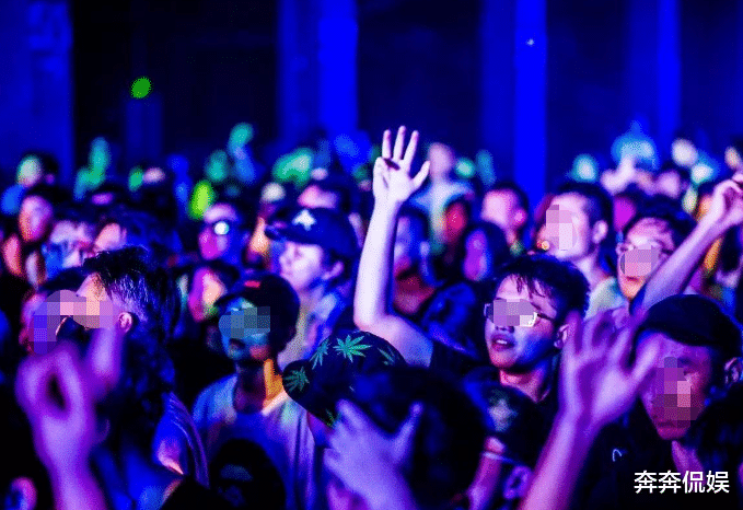 王烁|\京城恶少\王烁被捕,警方从家中搜出2000发枪支弹药和\周迅私房照\