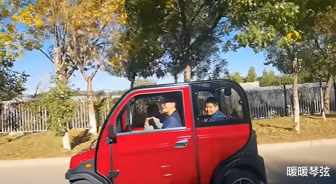 王媛可住北京大别墅,老公出镜帅气,开1万元的车接送双胞胎儿子